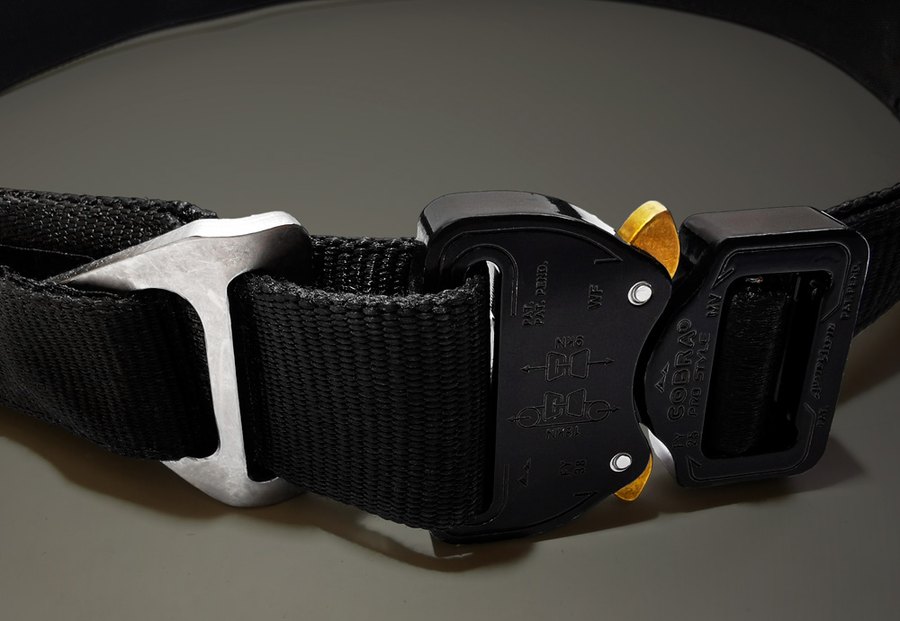 Ceinture Tactybelt : boucle Cobra et maillon Delta en gros plan